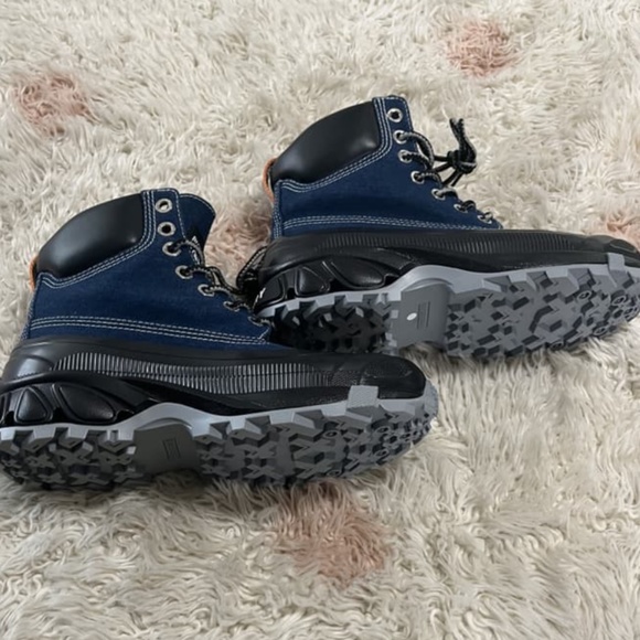 New Authentic Burberry Contrast Sole Ankle Boots - Picture 4 of 5